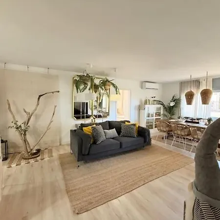 011 Bajo Jardin Apartment