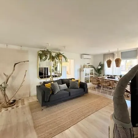 011 Bajo Jardin Apartment *