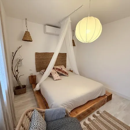 011 Bajo Jardin Apartment