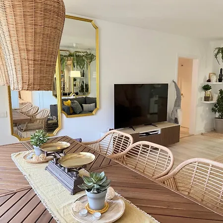 011 Bajo Jardin Apartment *